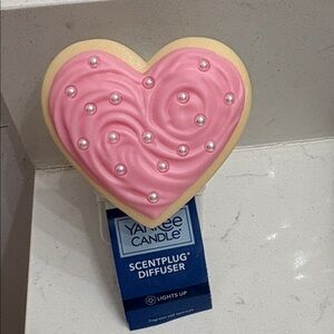 Yankee Candle Heart ScentPlug in Pink  and Yellow with light new